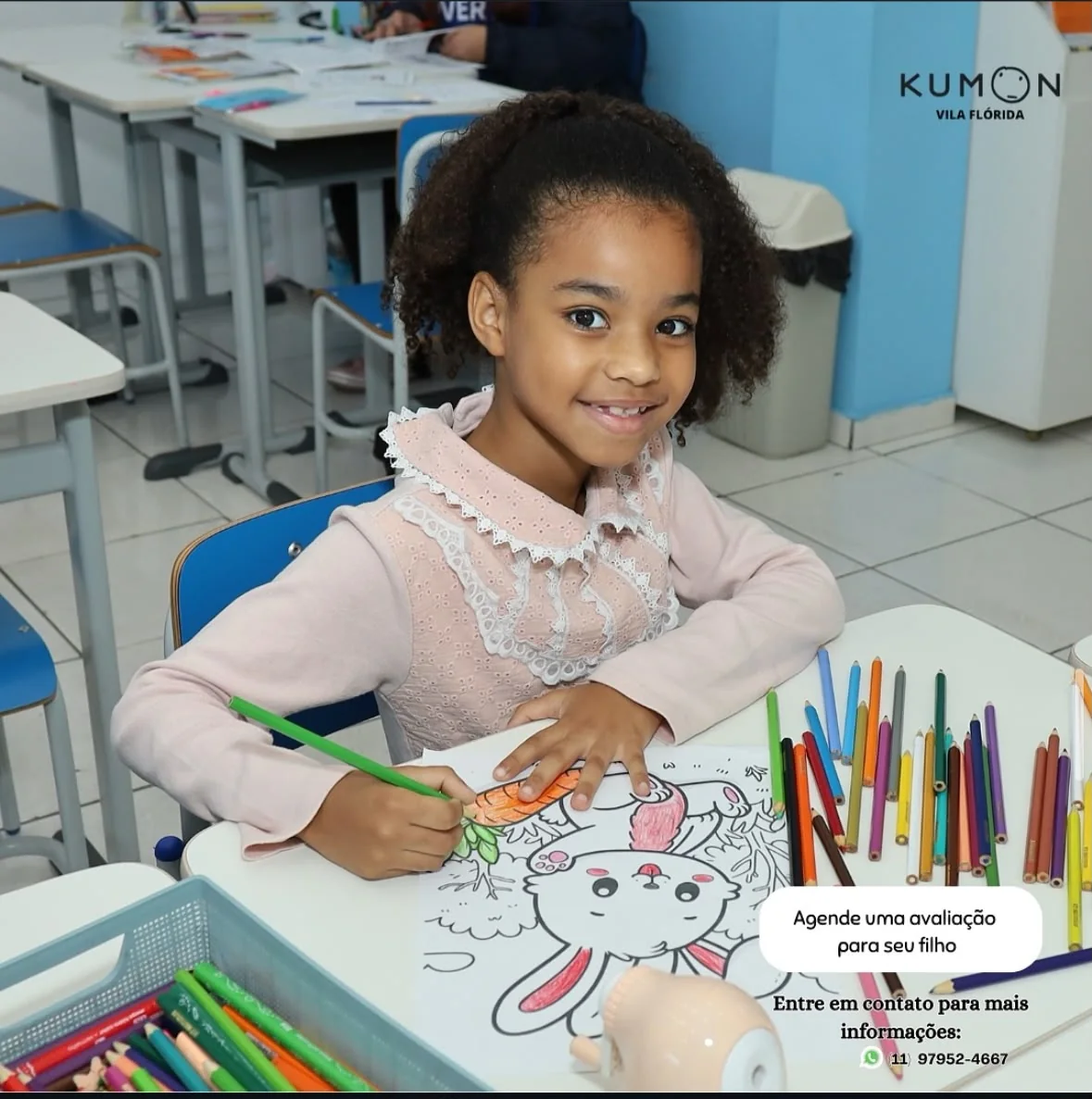 Aluna do Kumon Vila Flórida concentrada em uma atividade