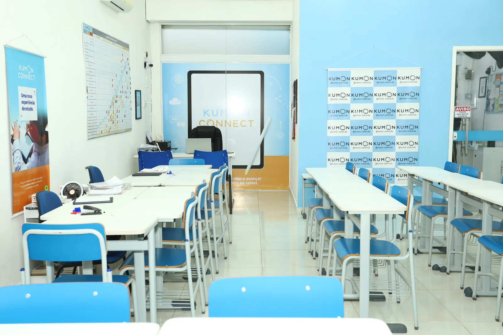 Sala ampla, clara e organizada do Kumon Vila Flórida
